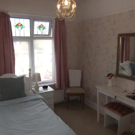 Cayton House Acomodação com café da manhã  4*