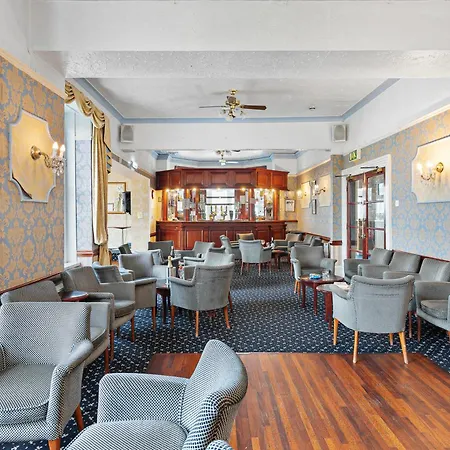 Marine Hotel