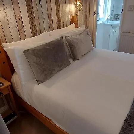 Trentham House Bed & Breakfast