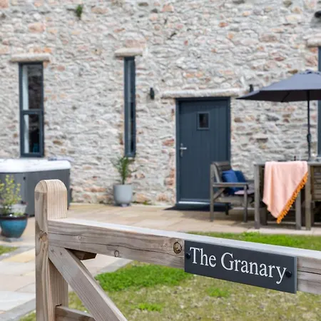 The Granary, Higher Yalberton Farm Holiday home