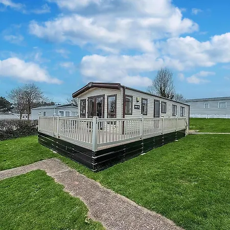 Beautiful Caravan With Decking At Hoburne Devon Bay, Ref 54058f