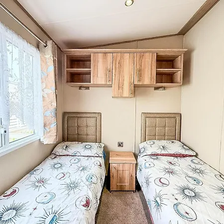 Beautiful Caravan With Decking At Hoburne Devon Bay, Ref 54058f Campsite