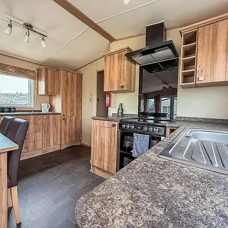 Campsite Beautiful Caravan With Decking At Hoburne Devon Bay, Ref 54058f *