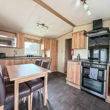 Campsite Beautiful Caravan With Decking At Hoburne Devon Bay, Ref 54058f Paignton