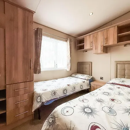 Campsite Beautiful Caravan With Decking At Hoburne Devon Bay, Ref 54058f Paignton