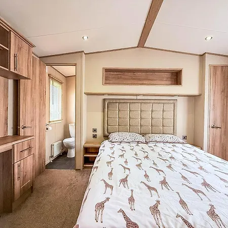 Beautiful Caravan With Decking At Hoburne Devon Bay, Ref 54058f *