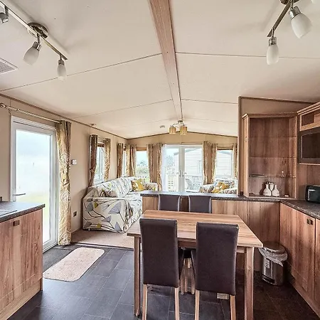Campsite Beautiful Caravan With Decking At Hoburne Devon Bay, Ref 54058f