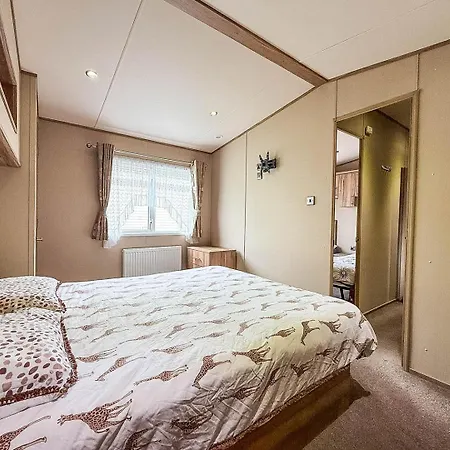 Campsite Beautiful Caravan With Decking At Hoburne Devon Bay, Ref 54058f *