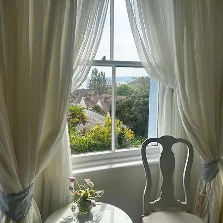 Guest house Amber House 4*