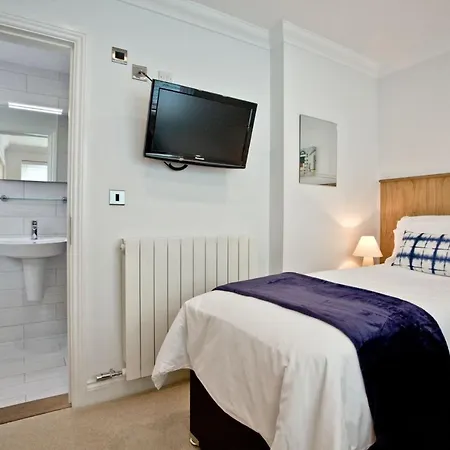 3 Goodrington Lodge,