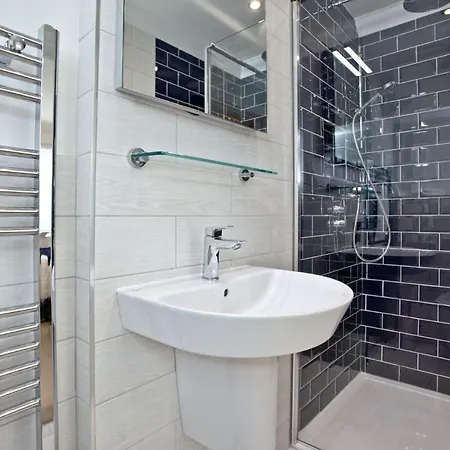 3 Goodrington Lodge, *