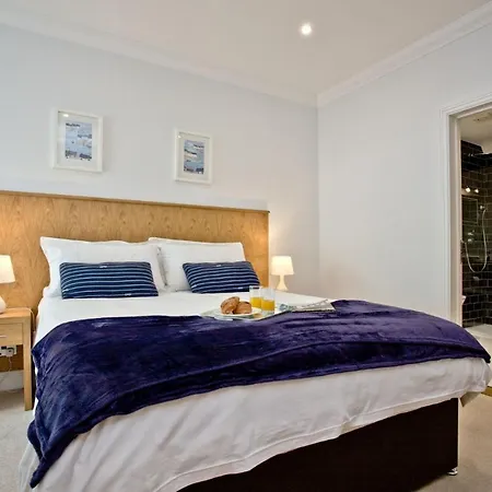 3 Goodrington Lodge, Apartment *