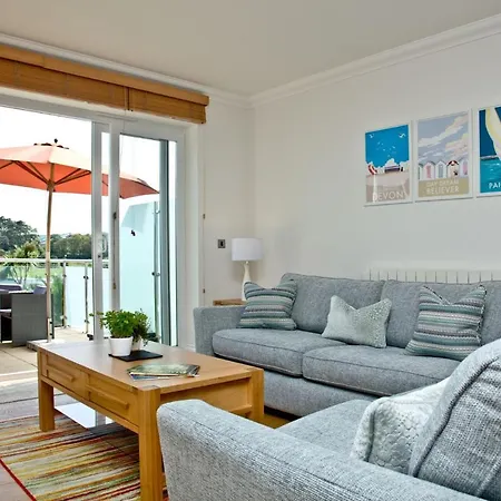 3 Goodrington Lodge, * Paignton