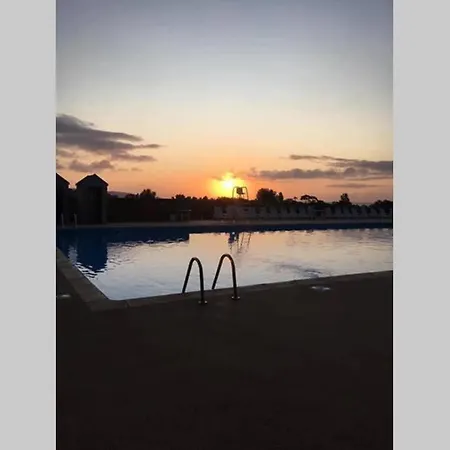 Retro Lux Getaway By The Sea W/pool, Gym & Views Apartment *