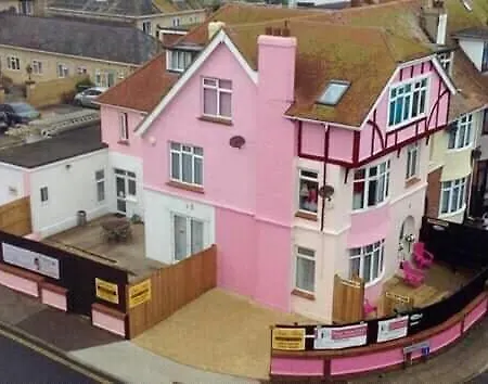 Barbie House: Beachfront With Beauty Amenities 4* Paignton