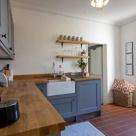 No.89 Stylish Ground Floor