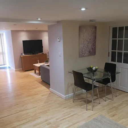 High Gables 1 Apartment *