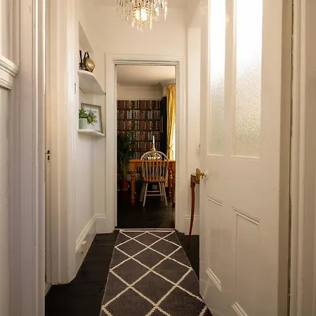 No.89 Stylish Ground Floor Apartment
