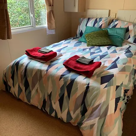 Retro Lux Getaway By The Sea W/pool, Gym & Views Apartment *