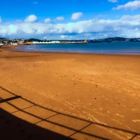 4 - Large - Sea Front Location - Rear Views-free Parking Holiday home