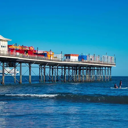 1 Large Sea Front- Sea Views- Free Parking Holiday home *