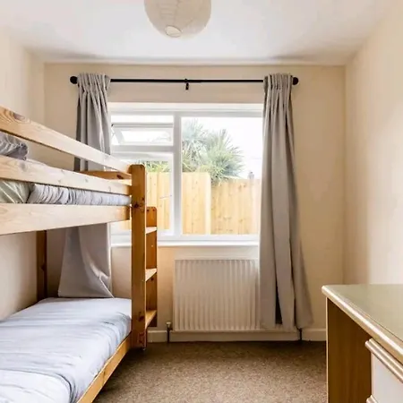 Apartment The Hideaway, Family Close To The Beach. Paignton