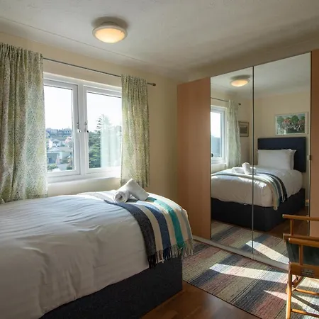 Spacious - Sea & Steam Train Views + Garden Holiday home *