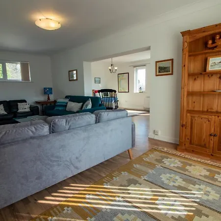 Holiday home Spacious - Sea & Steam Train Views + Garden Paignton