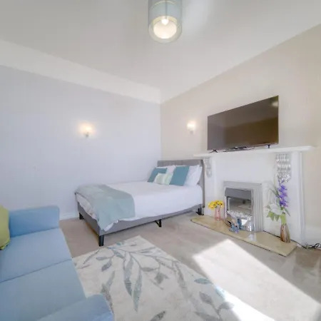Holiday home 1 Large Sea Front- Sea Views- Free Parking Paignton
