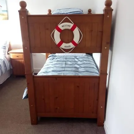 With Heated Pool & Close To Beach Apartment *