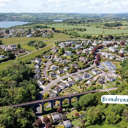 Spacious - Sea & Steam Train Views + Garden Holiday home *