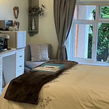 Luxury 3 Bedded With Sea Peeps And Parking Bed & Breakfast