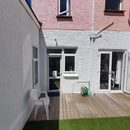 Singer House: Seafront Garden Flat With Parking Apartment Paignton