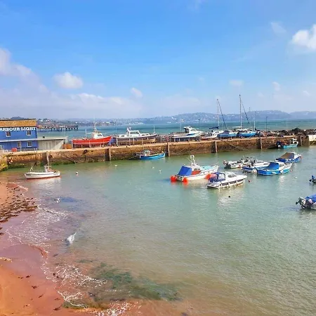 Singer House: Seafront Garden Flat With Parking Apartment Paignton