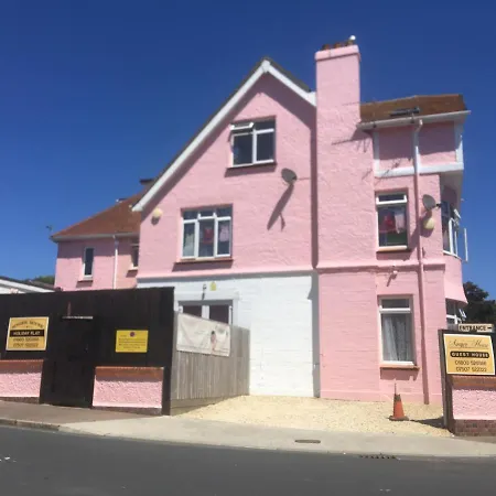 Guest house Barbie House: Beachfront With Beauty Amenities