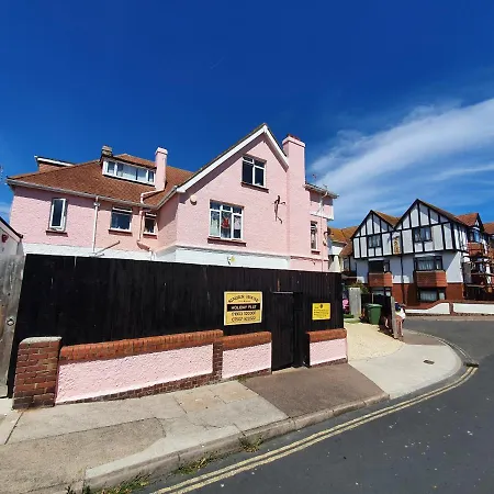 Barbie House: Beachfront With Beauty Amenities Guest house Paignton