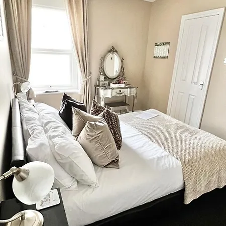 Devon House 4*