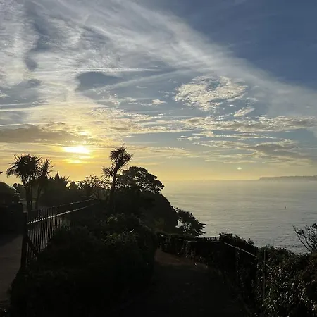 Devon House 4*
