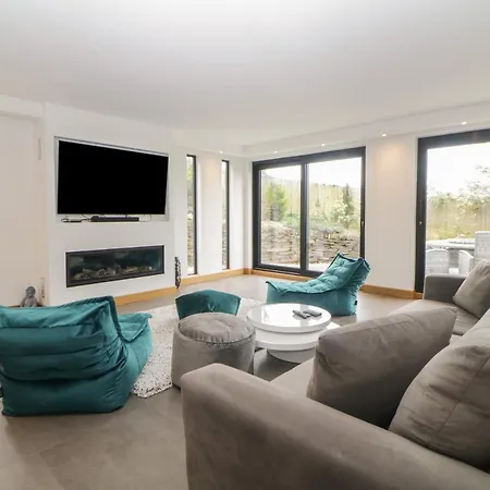 2 White Rock Court