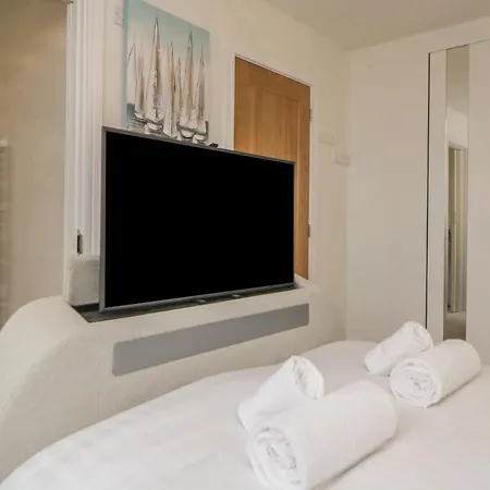 2 White Rock Court *