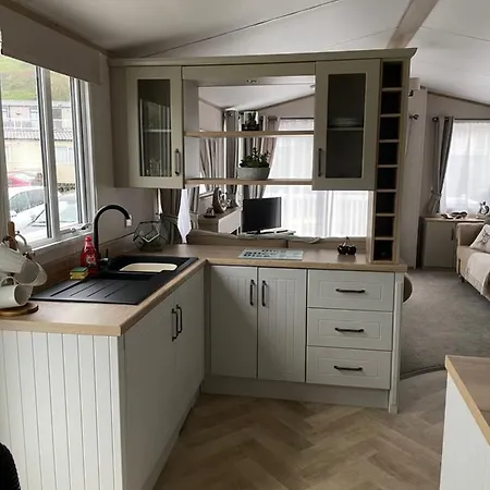 The Avenue, Waterside Holiday park *