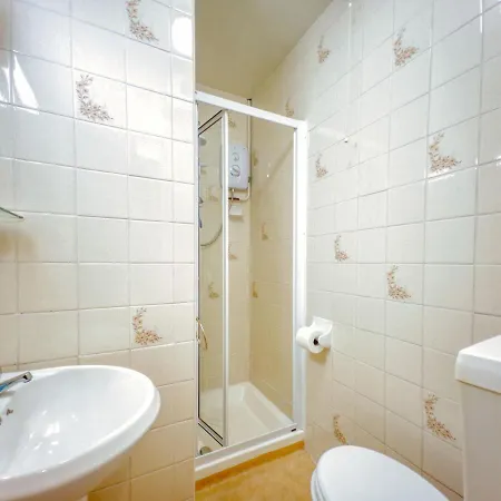 6 - 1 Bedroom Town View *