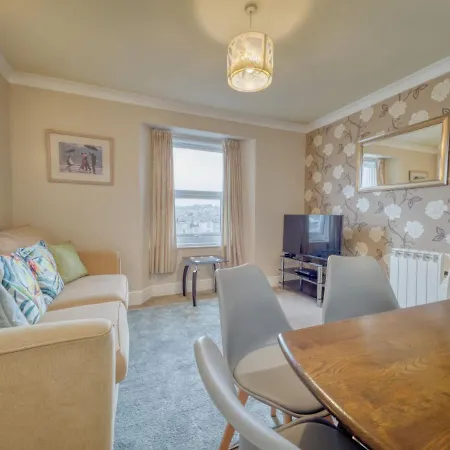 6 - 1 Bedroom Town View Holiday home
