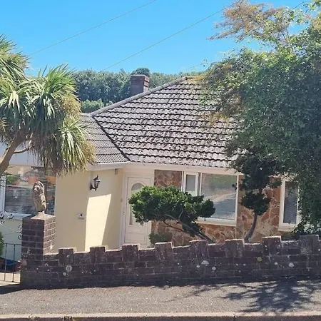 Holiday home 3 Bedroom With Great Sea Views, Private Hot Tub & Gardens Paignton