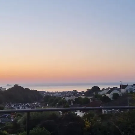 Holiday home 3 Bedroom With Great Sea Views, Private Hot Tub & Gardens Paignton