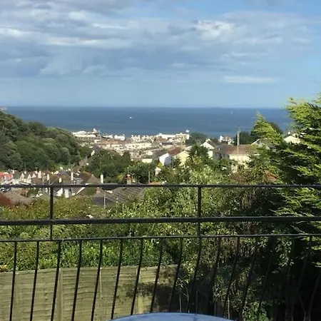 3 Bedroom With Great Sea Views, Private Hot Tub & Gardens
