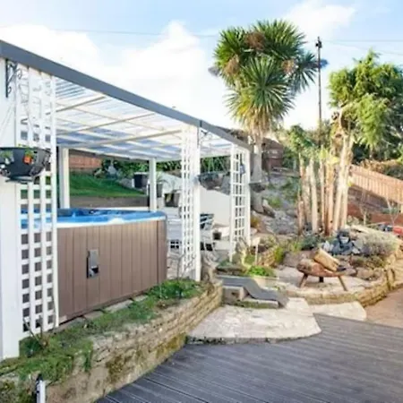 3 Bedroom With Great Sea Views, Private Hot Tub & Gardens Paignton
