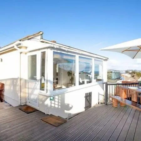 3 Bedroom With Great Sea Views, Private Hot Tub & Gardens Paignton