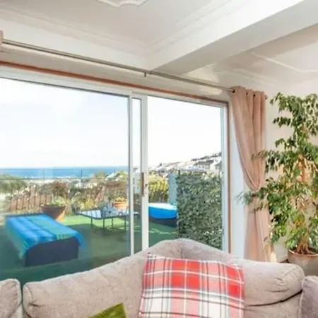 3 Bedroom With Great Sea Views, Private Hot Tub & Gardens