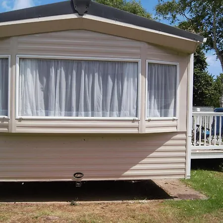 Lovely Caravan With Decking In Paignton, Devon Sleeps 8 Guests Ref 82063w Paignton